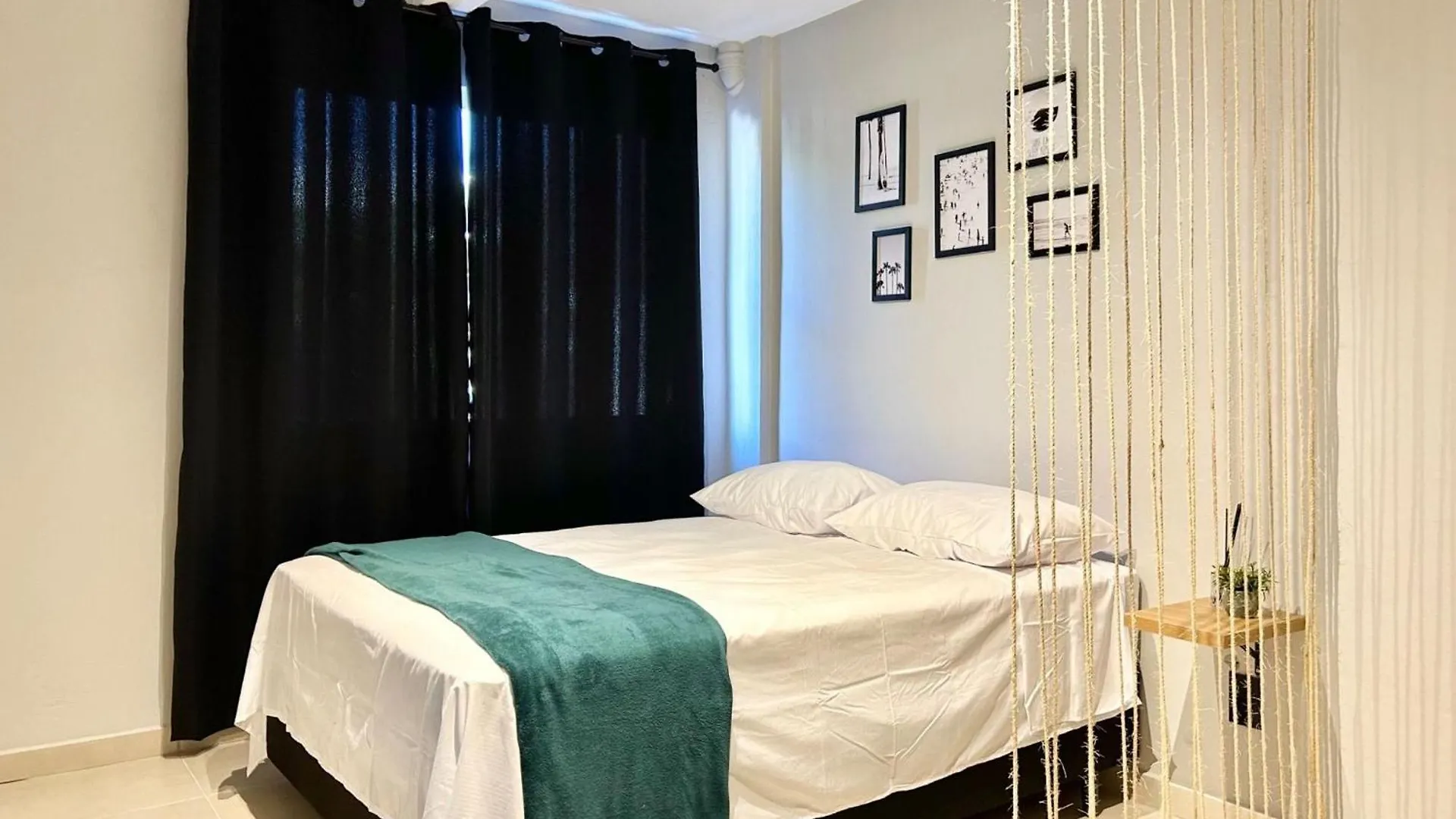 002 - Apartamento Monoambiente Em Lindo Residencial Com Piscina Na Praia De Bombas Bombinhas